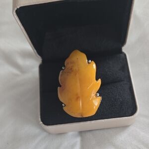 Elegant Yellow Leaf-Shaped Ring